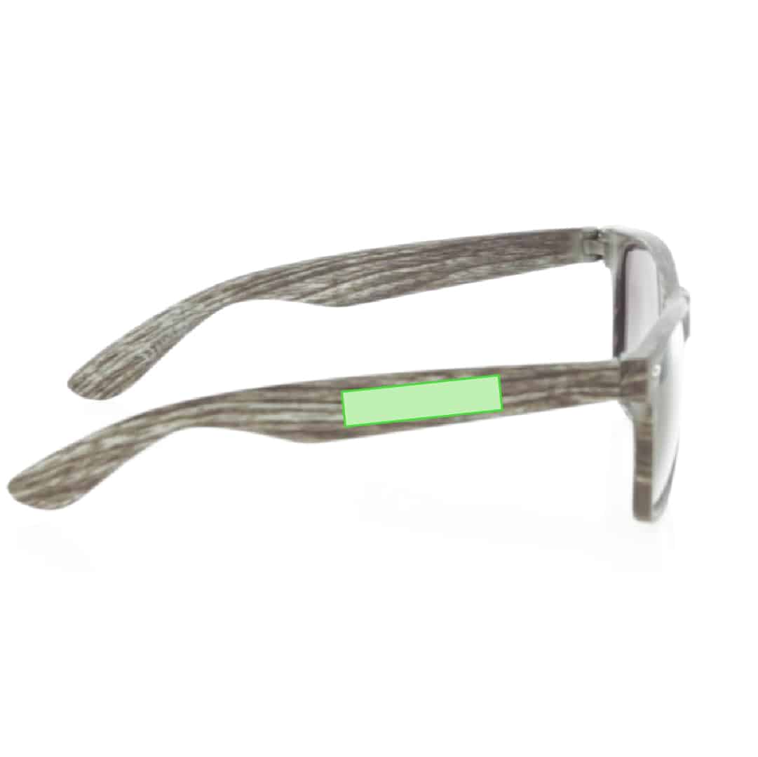 En la patilla derecha